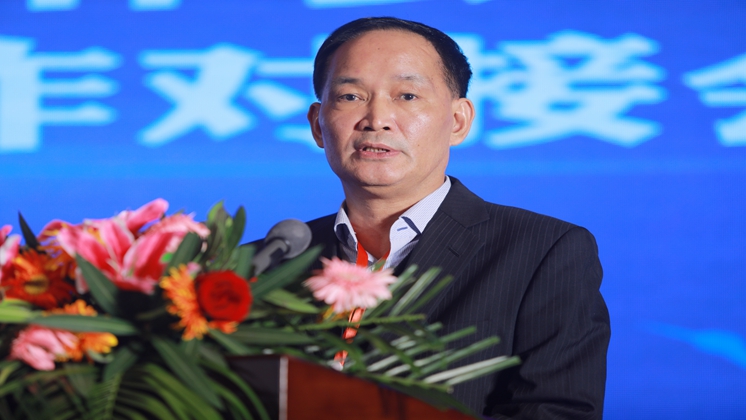 【開放郴州·相約湘臺(tái)會(huì)】市委副書記、代市長(zhǎng)吳巨培為炬神電子點(diǎn)贊，公司董事長(zhǎng)楊譓鵬大會(huì)發(fā)言